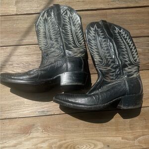Gently worn patterned western boots size 10.5 EE